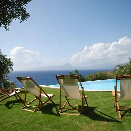 Villa Sleeps 12 Pool Wifi