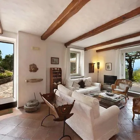 Villa Sleeps 12 Pool Wifi *