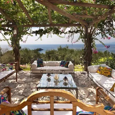 Villa Sleeps 12 Pool Wifi *